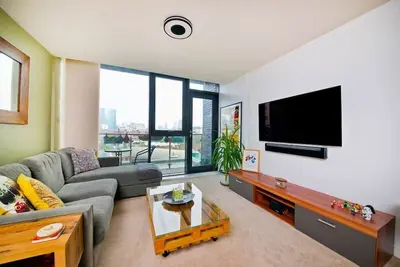 Image de Central Water-Side Flat by City SuperHost
