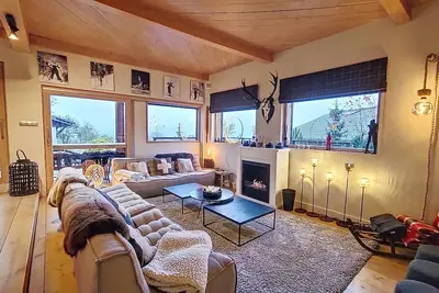Image de Magnifique chalet alliant décoration moderne et chaleureuse, d'environ 170 m² équipé, pour 8 personn