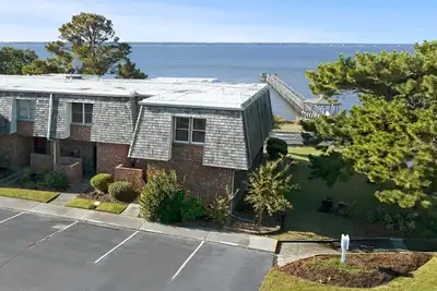 Image de Life On A Sandbar: Soundfront | Shared Pool Access