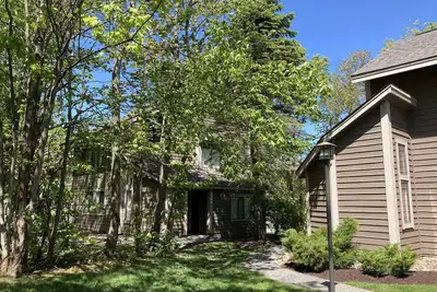 Image de Family Friendly Condo Minutes to Pool, Free Parking, Contact Free!