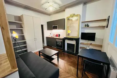 Image de Saint Lazare, Rue de Liège - Best location - Very central