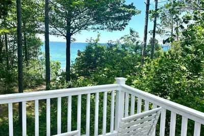 Image de Beautiful Lake Michigan Home Great for Large