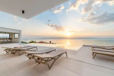 Image de Villa rOvni with a stunning sea view and heated pool