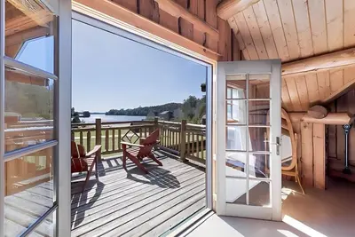Image de Adirondack Lakeview Cabin