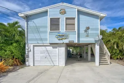 Image de Lower Keys on quiet canal front w/boat lift, screened-in porch & Pets Welcome!