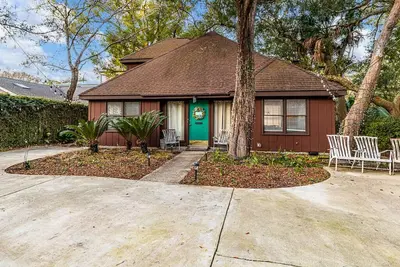 Image de Spacious Pet Friendly 3 Br 3 Ba house that is a 5 minute walk to the beach