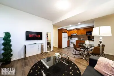 Image de Chic Modern Vibes - Sleeps 6 - Netfix - Wifi - Long Stays