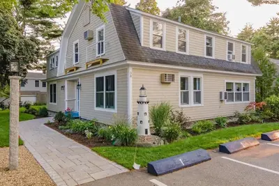 Image de Beautiful Inn, Lighthouse Landing. Sleeps 18-20