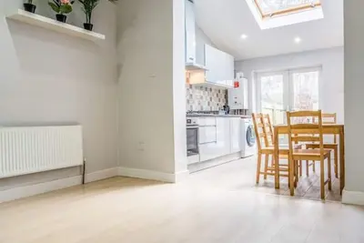 Image de Lavish 2- bedroom Flat with Free Parking