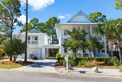 Image de Seagrove Beach escape—with private pool, chef’s kitchen, 9 bikes, and an Lsv