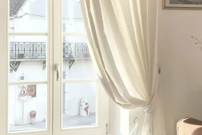 Image de Appartement lumineux tout équipé avec vues exceptionnelles sur l’église St Ayoul