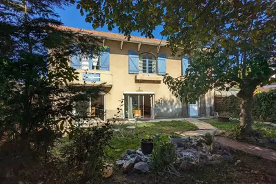 Image de Unique en Centre-ville : Maison de charme élégante et familiale avec beau jardin
