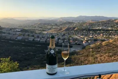 Image de Enjoy Spectacular City and Mountain Views at the Florence Villa Retreat