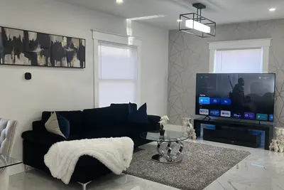 Image de Newly renovated home in the heart of Niagara Falls, Ontario ⭐️⭐️⭐️⭐️⭐️
