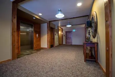 Image de Tall ceiling, high-end furnishings, great view