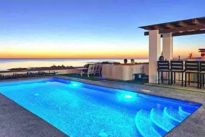 Image de Sunset Beach House Ocean Front Hot Tub & Pool