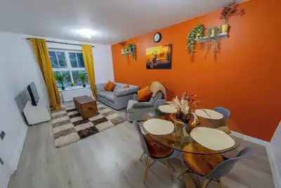Image de Spacious & Central Ground Floor Apt