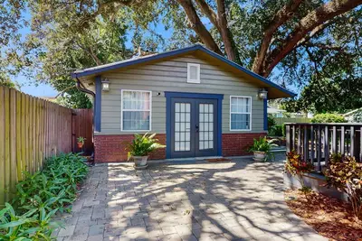 Image de Dog-friendly cottage near downtown Tampa & attractions with central Ac & W/D
