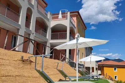 Image de Apartments surrounded by greenery, valley view with livable outdoor areas