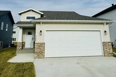 Image de New family- friendly 3 bedrm home in West Fargo with space to gather and relax.