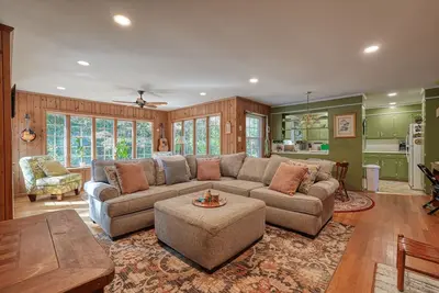 Image de Tranquil and Stylish 4br House Surrounded by Nature in Spartanburg