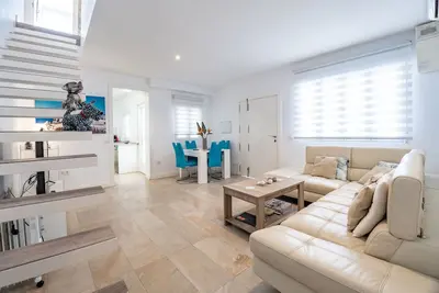 Image de Maison de vacances 'Precioso Chalet A Pie De Playa' avec vue sur mer, Wi-Fi et climatisation