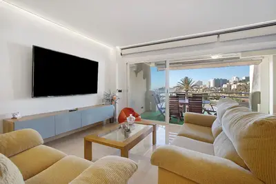 Image de Luxe à Puerto Marina avec piscine chauffée