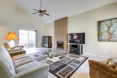 Image de Pet-Friendly Citrus Heights Home: Fenced Backyard!