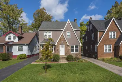 Image de Hideaway in the Heights!