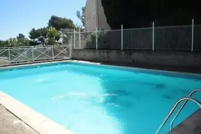 Image de 2 chambres, piscine, lave linge, lave vaisselle, parking, balcon, parking privatif