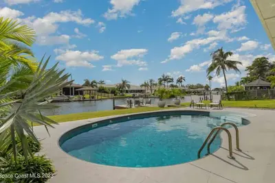 Image de Luxury Waterfront -Heated Pool, Dock, Bikes & Paddleboards - Mins to Beach