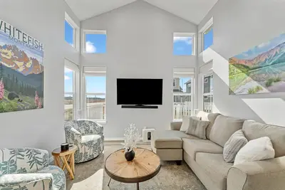 Image de 30-Day Min, Pet Friendly + Near Downtown Whitefish and City Beach!