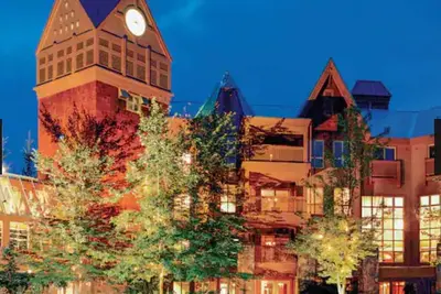 Image de Whistler Hilton Ski Resort. Cozy one bedroom. Steps away from all the  fun!