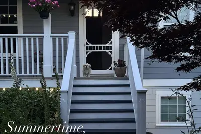 Image de Nanaimo Old City Quarter. Dog friendly, 2 bedroom garden suite with gas stove.