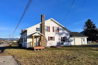 Image de Renovated home on snowmobile trail, firepit, mountain views, 10 min from Bretton Woods, dog friendly!