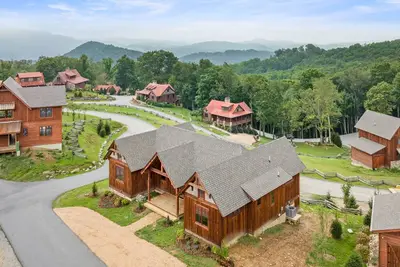 Image de Cloud Catcher at Eagles Nest - New construction, hot tub, pet friendly