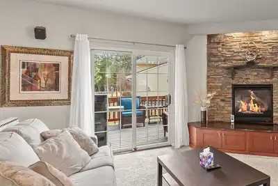 Image de Twin Lakes Village 3-Story Townhouse—Golf Views, Steam Shower, Wet Bar, Game Room, Pool!