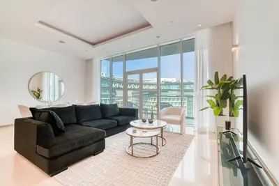 Image de Palm Living: Modern Luxury, Mediterranean Vibes