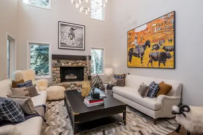 Image de Spend Summer with us in Sun Valley! Newly Furnished 4 Bedroom Home with Hot Tub