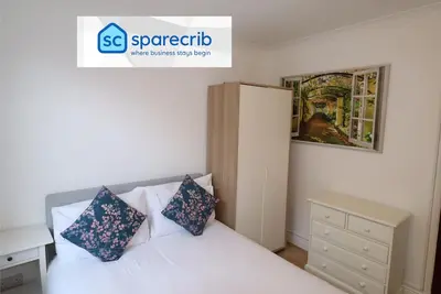 Image de Addlestone, Cosy Three Bedroom House