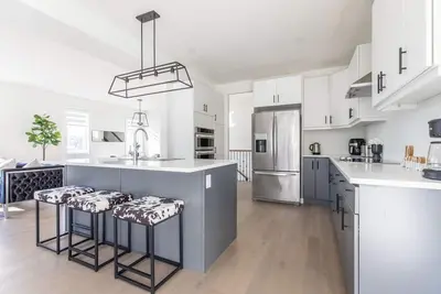 Image de Comfortable Lux | Sleeps 10 | PingPong, Cozy Family Movie Room
