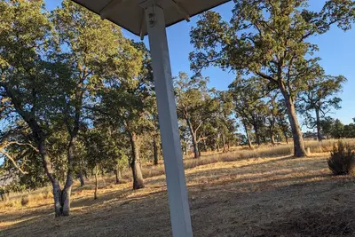 Image de Natural clay tennis court 80 acres near Hogan lake.