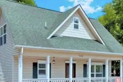 Image de Creekside, Hot Tub, 2 King Beds, Walking Distance to Downtown, Great Parking!