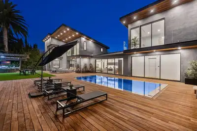 Image de Skyline Luxury Haven - Modern Contemporary Estate w/ Panoramic Views