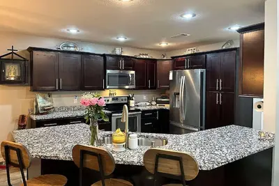 Image de Newer home in quiet neighborhood close to all amenities.
