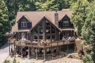 Image de Experience Tranquility at Trinity Lodge, your Mountain Oasis in Leatherwood Moun