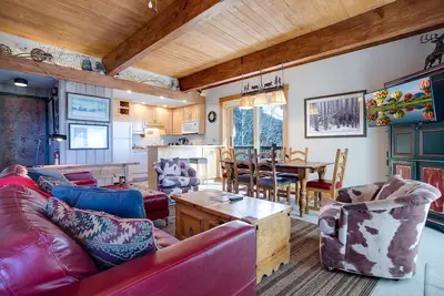 Image de Ca319 | Storm Meadows Club A | Top Floor | Corner Condo | Winter Shuttle