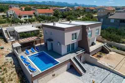 Image de Apartment mit Swimmingpool
