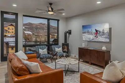Image de Rooftop Deck + Mtn Views | Kingdom House