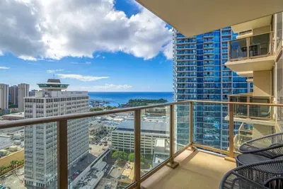 Image de Sky Ala Moana 2907: 1  Br, 1  Ba Condominium in Honolulu, Sleeps 4